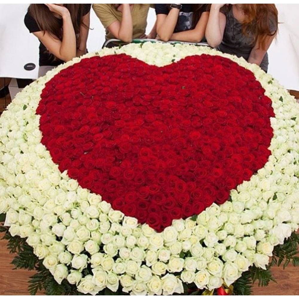 Купить 1001 роза в корзине, букет-сердце R929 в Москве, цена 170 090 руб.